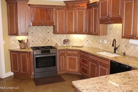 8340 Saddlebrook Trl, Olive Branch, MS 38654 photo 17