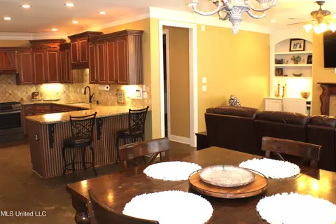 8340 Saddlebrook Trl, Olive Branch, MS 38654 photo 24