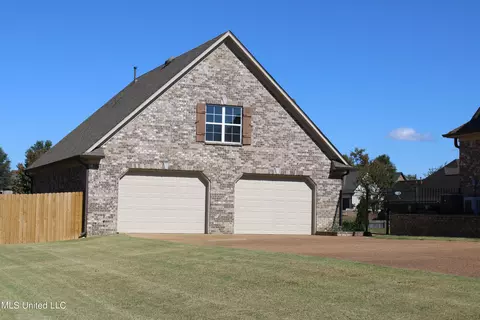 8340 Saddlebrook Trl, Olive Branch, MS 38654 photo 5