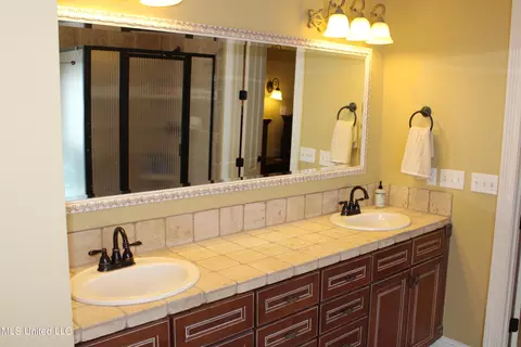 8340 Saddlebrook Trl, Olive Branch, MS 38654 photo 36