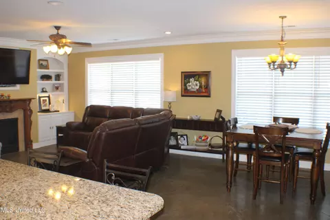 8340 Saddlebrook Trl, Olive Branch, MS 38654 photo 23