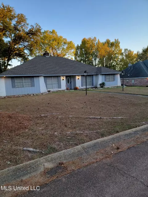 907 Rutherford Dr, Jackson, MS 39206