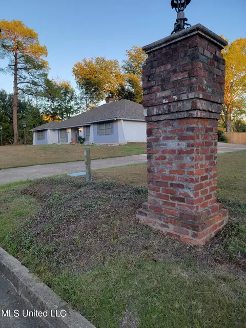 907 Rutherford Dr, Jackson, MS 39206 photo 5