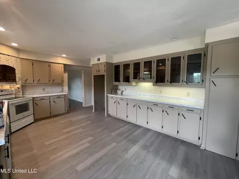 Kitchen - 10011 Road 505, Union, MS 39365 photo 2 of 5