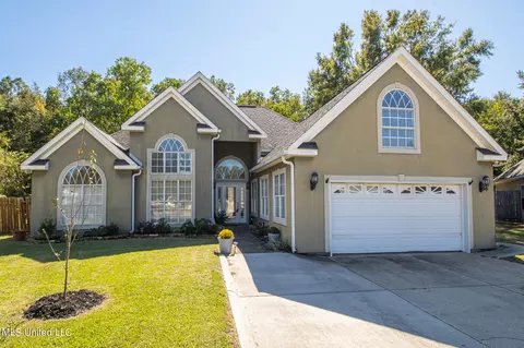 9 Pecan Ln, Long Beach, MS 39560