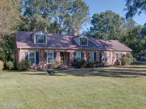 106 Gilmore St, Senatobia, MS 38668