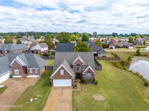 8864 E Bent Grass Loop, Southaven, MS 38671 photo 2