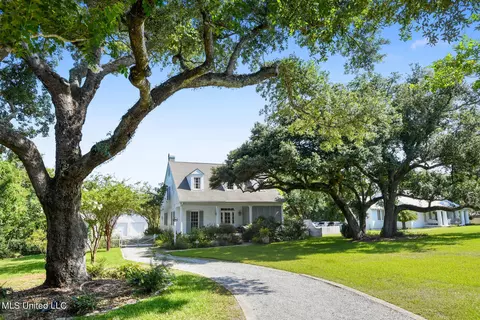 631 E 2nd St, Pass Christian, MS 39571