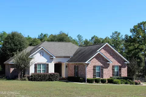 105 Hill Crest Rd, Lucedale, MS 39452