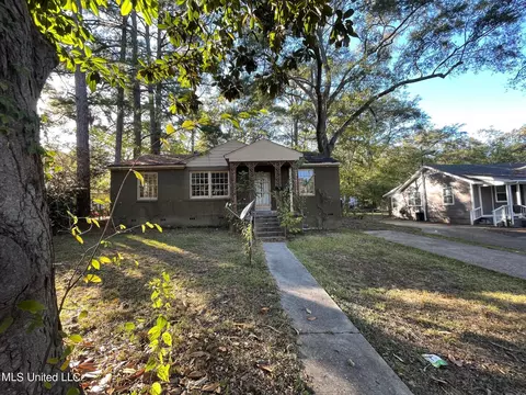 4835 Maplewood Dr, Jackson, MS 39206