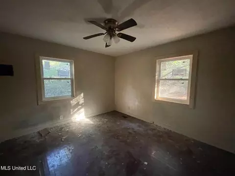 2718 Emerald Dr, Jackson, MS 39212 photo 9