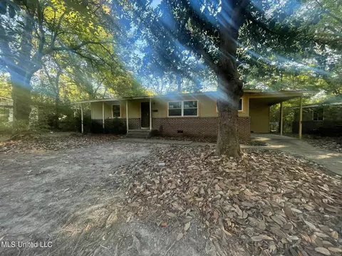 2718 Emerald Dr, Jackson, MS 39212
