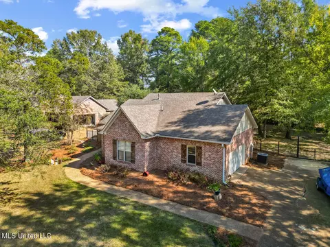 212 Lakeshore Drive Dr, Madison, MS 39110