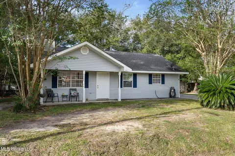 251 Pine Ridge Dr, Waveland, MS 39576