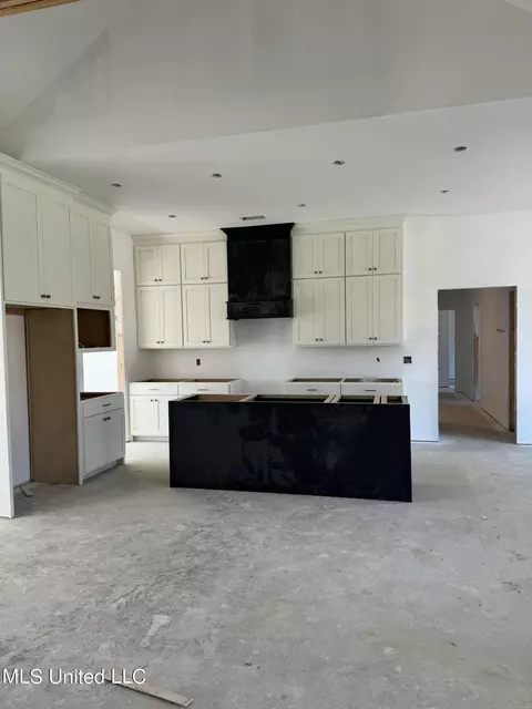 Kitchen - 2291 S Highway 301, Hernando, MS 38632 photo 2 of 2