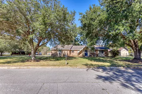1620 Aubin Blvd, Gautier, MS 39553
