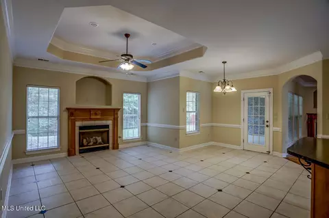 Living - 1133 Greers Landing Dr, Hernando, MS 38632 photo 6 of 9