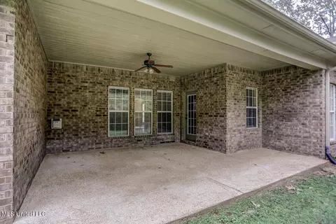 Exterior - 1133 Greers Landing Dr, Hernando, MS 38632 photo 4 of 8