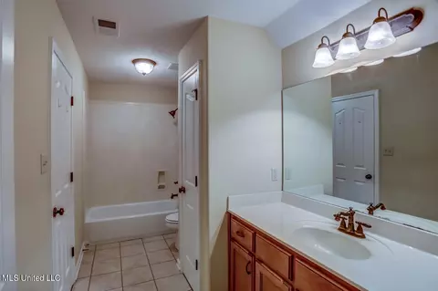 Bath - 1133 Greers Landing Dr, Hernando, MS 38632 photo 6 of 6