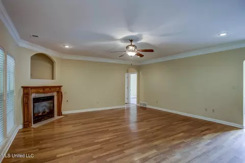 Living - 1133 Greers Landing Dr, Hernando, MS 38632 photo 3 of 9