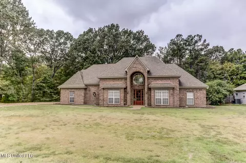 Exterior - 1133 Greers Landing Dr, Hernando, MS 38632 photo 2 of 8