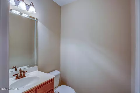 Bath - 1133 Greers Landing Dr, Hernando, MS 38632 photo 1 of 6