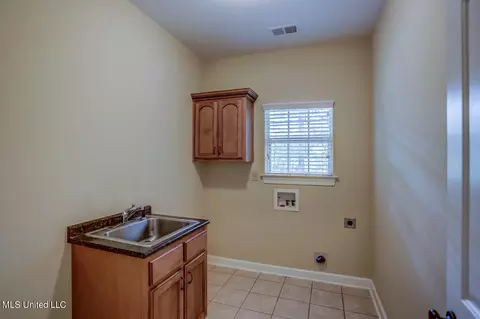 Kitchen - 1133 Greers Landing Dr, Hernando, MS 38632 photo 5 of 5