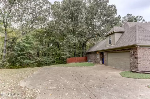 Exterior - 1133 Greers Landing Dr, Hernando, MS 38632 photo 3 of 8