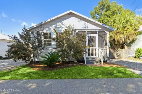 349 State St, Bay Saint Louis, MS 39520