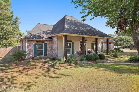 300 Semoia Ln, Ridgeland, MS 39157