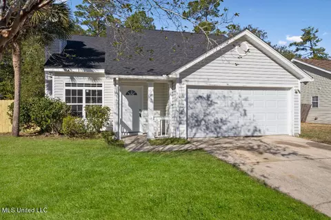 12231 5 Oaks Dr, Gulfport, MS 39503