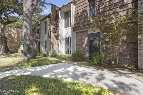 527 Front Beach Dr #34, Ocean Springs, MS 39564