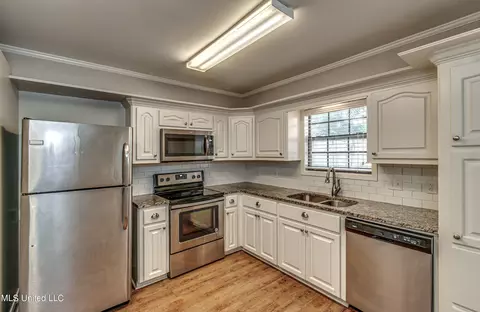 1015 Windrose Dr, Brandon, MS 39047 photo 11