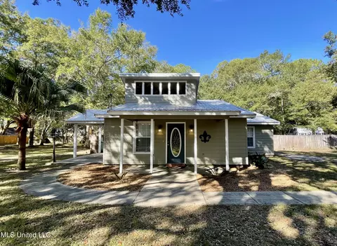 2611 Bahama Dr, Gautier, MS 39553