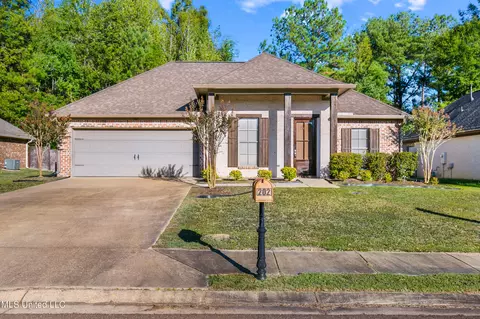 202 Woodland Way, Pearl, MS 39208