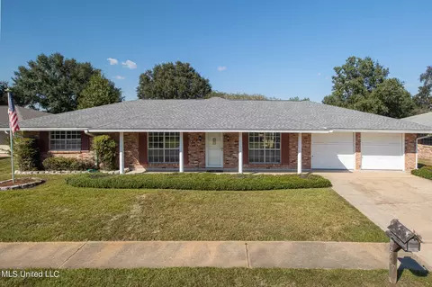 725 Parkwood Dr, Long Beach, MS 39560
