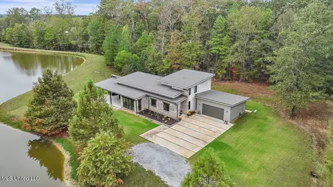 1085 Holly Bush Rd, Brandon, MS 39047