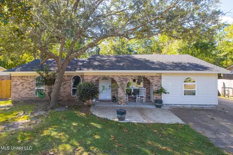 2710 Connor Dr, Ocean Springs, MS 39564