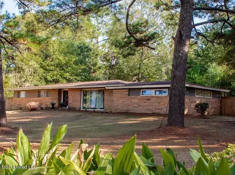 1715 Meadowbrook Rd, Jackson, MS 39211