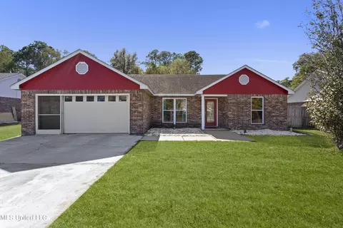 1137 Gum St, Ocean Springs, MS 39564