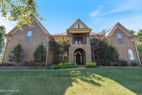 8495 Lake View Dr, Olive Branch, MS 38654