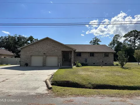 600 Vine Cir, Bay Saint Louis, MS 39520