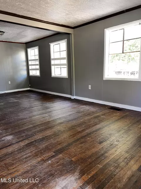 825 Combs St, Jackson, MS 39204 photo 3