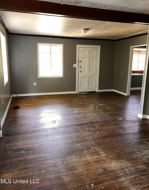 825 Combs St, Jackson, MS 39204 photo 5