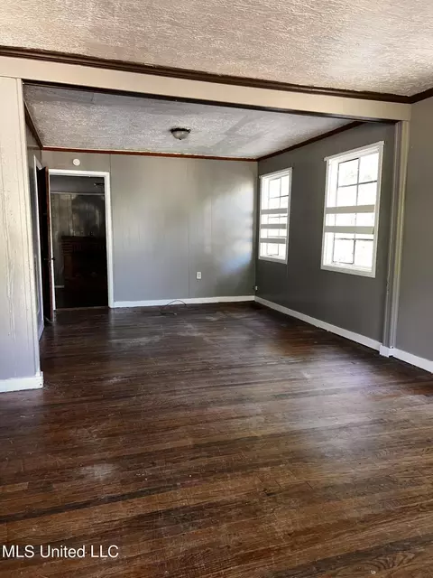 825 Combs St, Jackson, MS 39204 photo 4