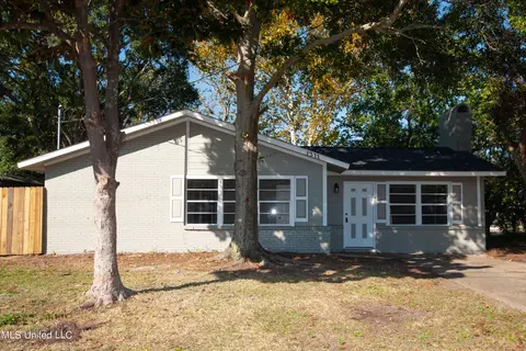 3211 Whitmore St, Pascagoula, MS 39567