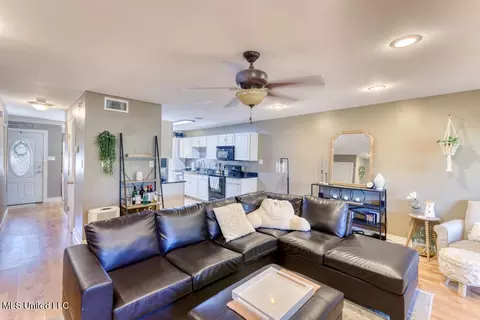 306 Highpoint Dr, Diamondhead, MS 39525 photo 8