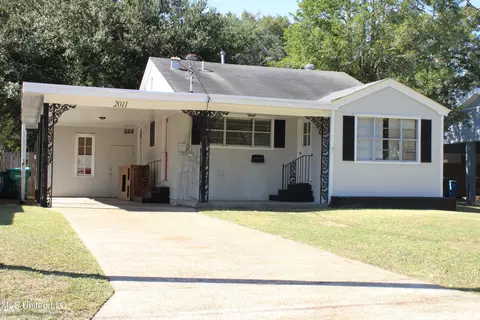2011 12th St, Pascagoula, MS 39567