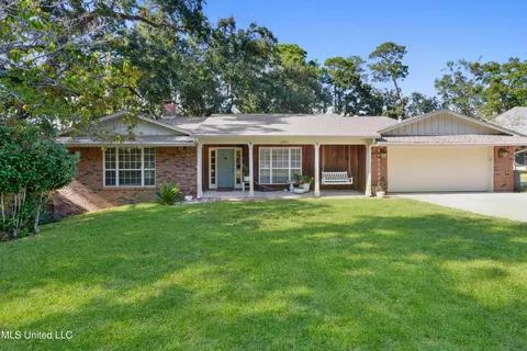 6901 Shore Dr, Ocean Springs, MS 39564