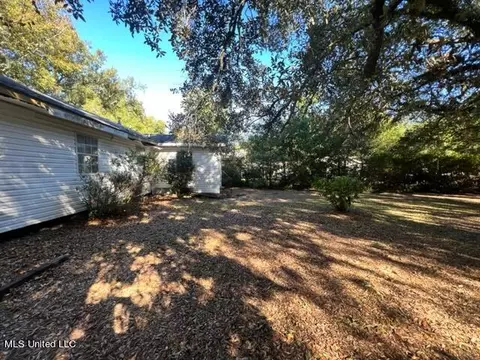 2425 Hewes Ave, Gulfport, MS 39507